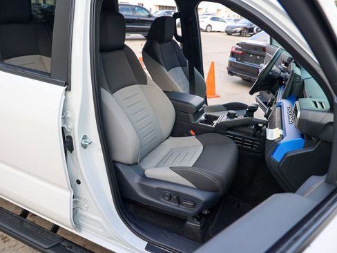 Used 2024 Toyota Tacoma TRD Off-Road image 39