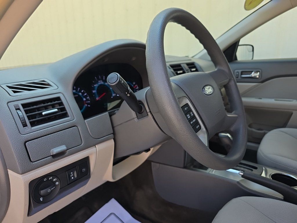 Used 2012 Ford Fusion SE FWD image 16