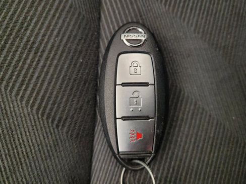 Used 2015 Nissan Rogue SV image 32