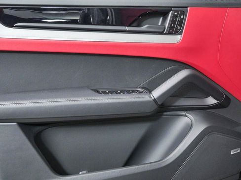 New 2026 Porsche Cayenne Coupe AWD/4WD image 6