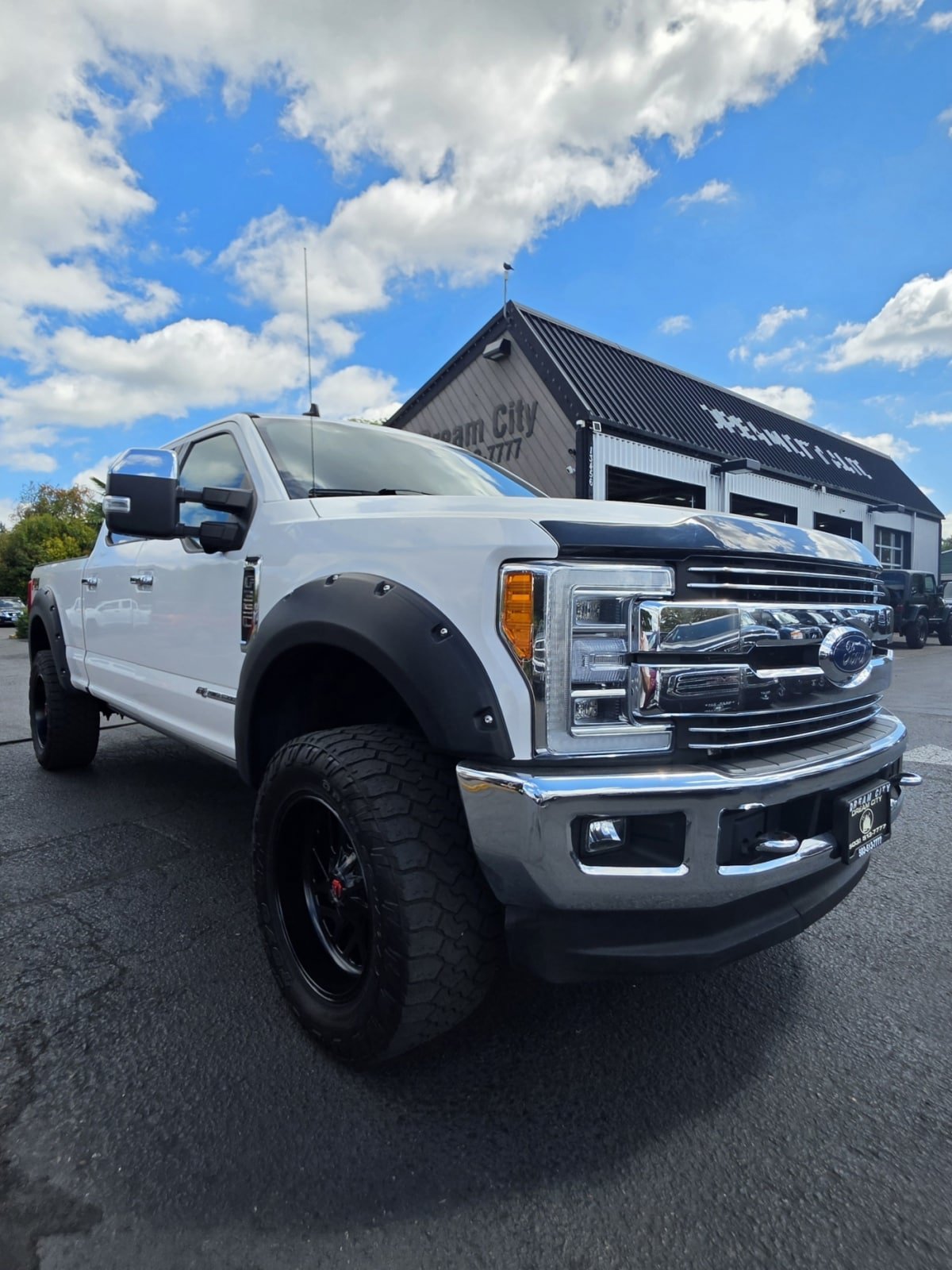 Used 2019 Ford F350 Lariat w/ Lariat Ultimate Package AWD/4WD image 6