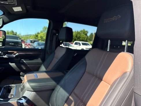 Used 2024 Chevrolet Silverado 2500 High Country w/ Technology Package AWD/4WD image 9