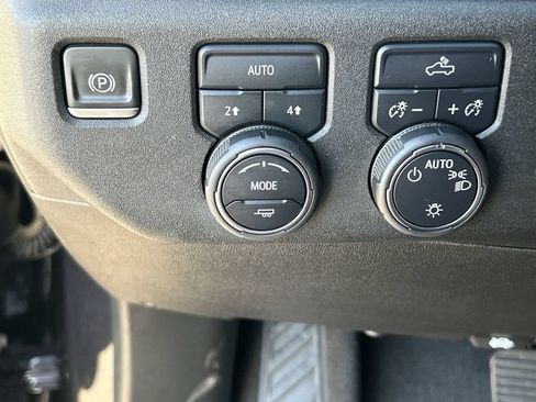 Used 2022 Chevrolet Silverado 1500 LT AWD/4WD image 18