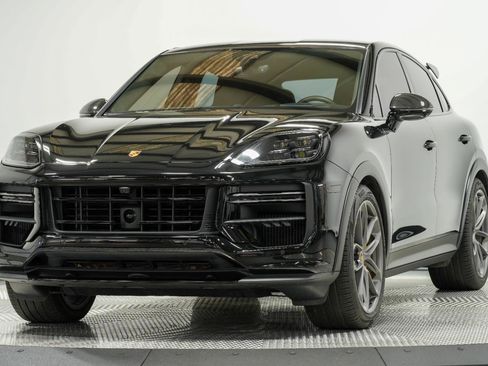 Used 2024 Porsche Cayenne Turbo GT AWD/4WD image 10