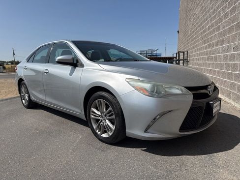 Used 2016 Toyota Camry SE image 3