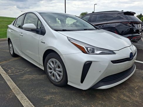Used 2022 Toyota Prius LE FWD image 1