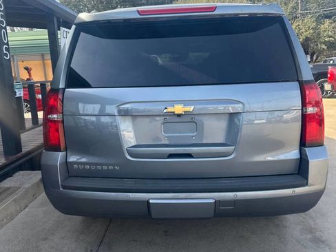 Used 2019 Chevrolet Suburban LT image 7