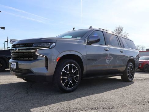 Used 2021 Chevrolet Suburban RST image 4