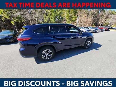 Used 2021 Toyota Highlander XLE image 14