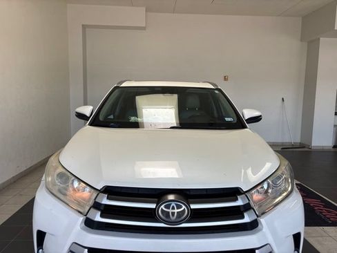 Used 2017 Toyota Highlander XLE FWD image 5