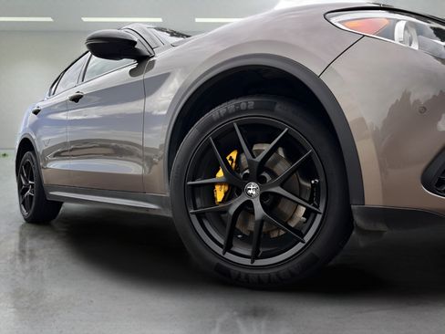 Used 2019 Alfa Romeo Stelvio w/ Nero Edizione RWD image 24