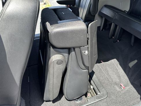 Used 2016 Chrysler Town & Country Touring w/ Driver Convenience Group FWD image 35