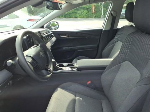 Used 2025 Toyota Camry LE w/ Convenience Package FWD image 5