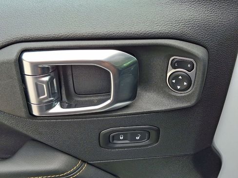 Used 2025 Jeep Wrangler Unlimited Sahara AWD/4WD image 10