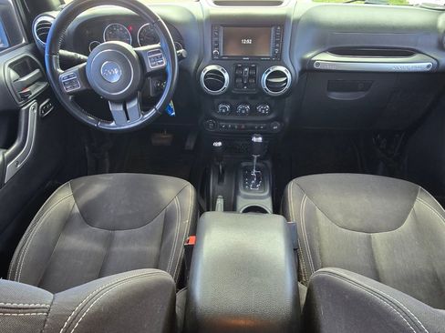 Used 2015 Jeep Wrangler Unlimited Rubicon w/ Connectivity Group image 25