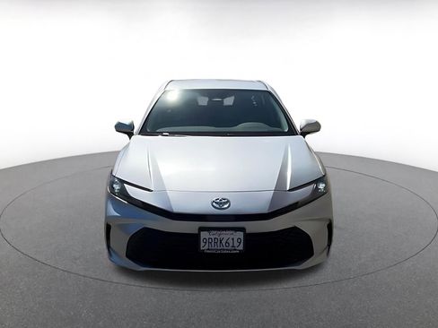 Used 2025 Toyota Camry LE image 4