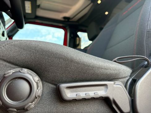 Used 2025 Jeep Wrangler Rubicon image 11