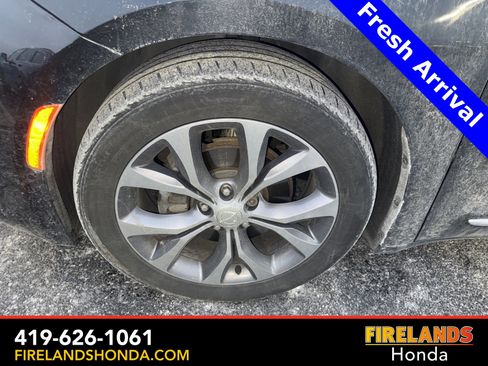 Used 2020 Chrysler Pacifica Limited w/ Tire & Wheel Group image 34