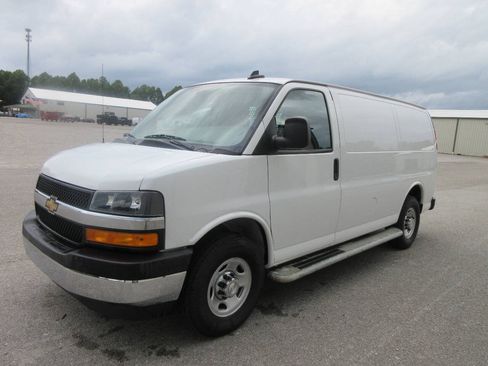 Used 2024 Chevrolet Express 2500 w/ Driver Convenience Package RWD image 2