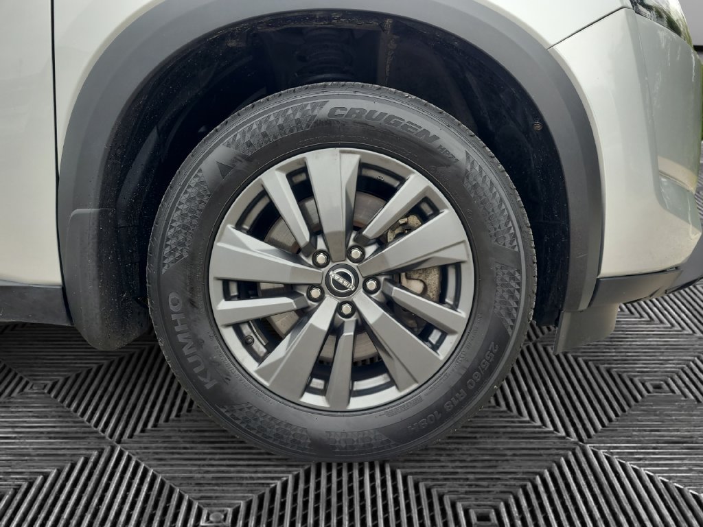 Used 2024 Nissan Pathfinder SV AWD/4WD image 16