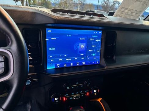 Used 2024 Ford Bronco Badlands image 16