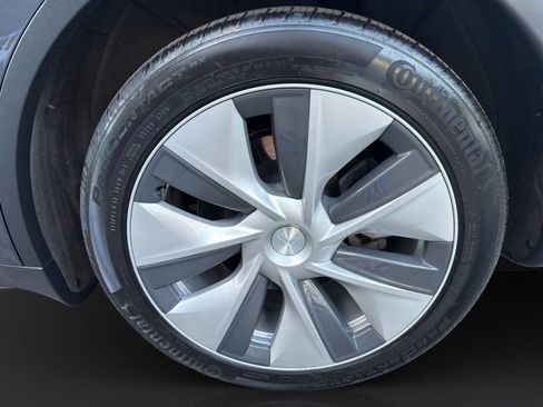 Used 2022 Tesla Model Y Long Range image 22