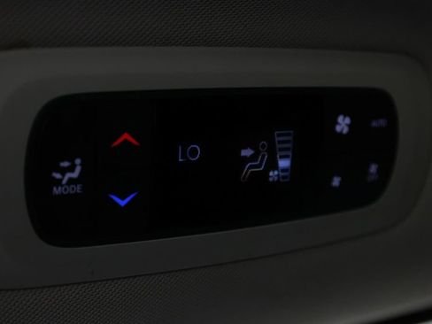Used 2019 Chrysler Pacifica Touring-L Plus FWD image 12