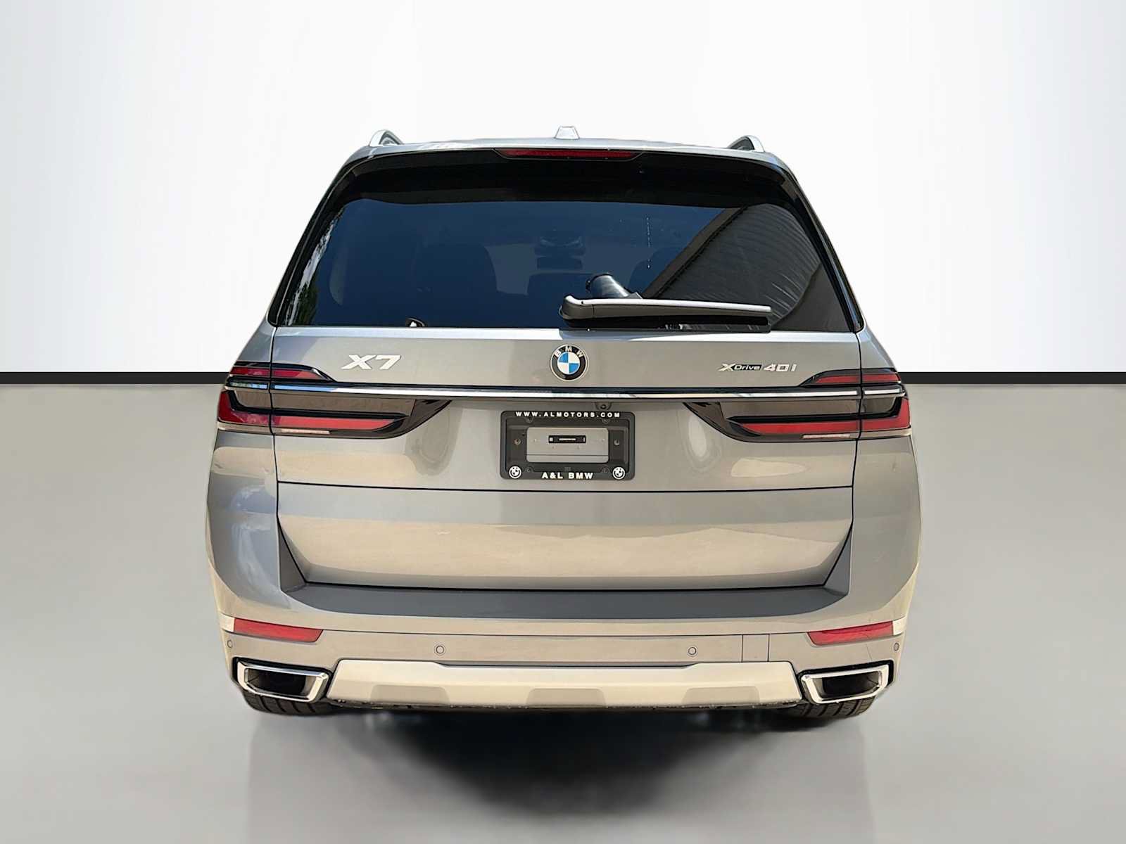 Used 2024 BMW X7 xDrive40i w/ Premium Package AWD/4WD image 4