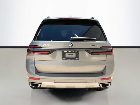 Used 2024 BMW X7 xDrive40i w/ Premium Package AWD/4WD image 4