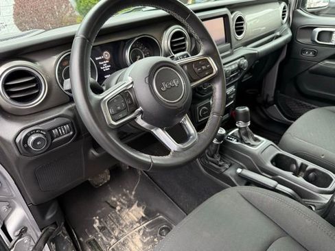 Used 2019 Jeep Wrangler Unlimited Sahara image 7
