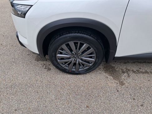 New 2025 Nissan Pathfinder SL w/ SL Premium Package image 28