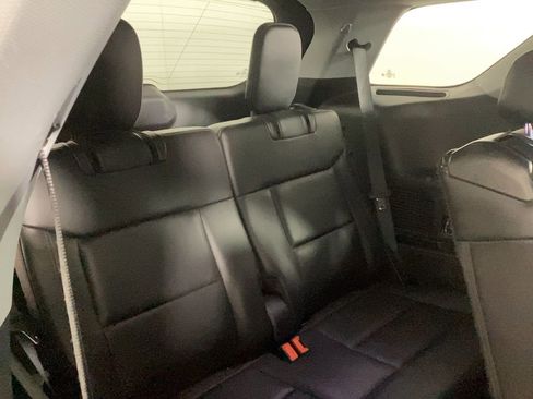 Used 2022 Ford Explorer XLT w/ Equipment Group 202A image 12