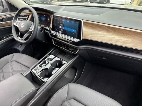 Used 2024 Volkswagen Atlas SE image 11