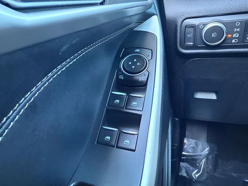 Used 2022 Ford Explorer XLT w/ Equipment Group 202A AWD/4WD image 21