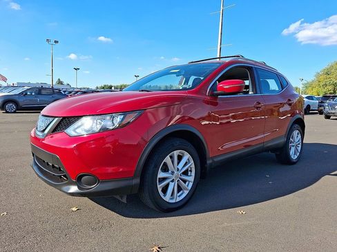 Certified 2018 Nissan Rogue Sport SV image 3