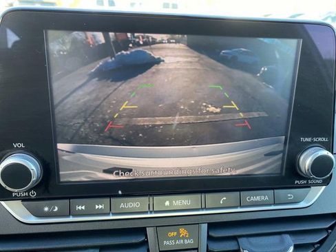 Used 2023 Nissan Altima 2.5 SV FWD image 9