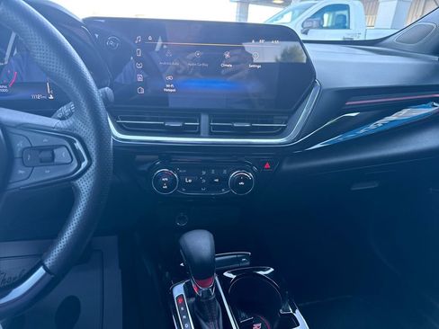 Used 2025 Chevrolet Trax RS image 20