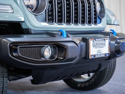 Used 2024 Jeep Wrangler Unlimited AWD/4WD image 12