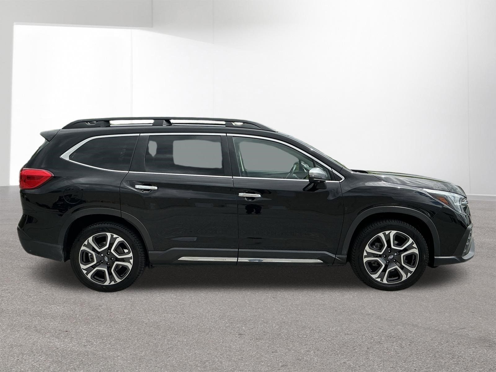 Used 2023 Subaru Ascent Touring AWD/4WD image 2
