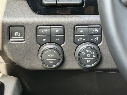 Used 2024 Chevrolet Silverado 1500 ZR2 w/ Technology Package AWD/4WD image 14