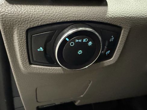 Used 2022 Ford F250 XL w/ Power Equipment Group image 19