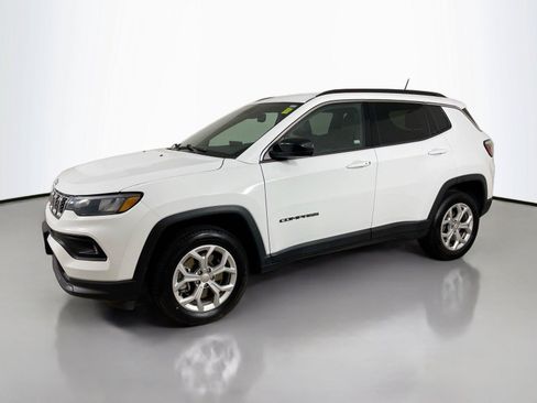 Used 2024 Jeep Compass Latitude AWD/4WD image 8