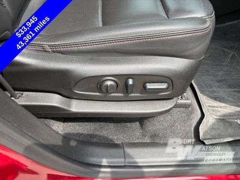 Used 2023 Chevrolet Traverse RS w/ LPO, Floor Liner Package AWD/4WD image 32