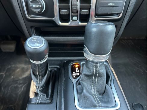 Used 2021 Jeep Gladiator Overland w/ Popular Equipment Package AWD/4WD image 17