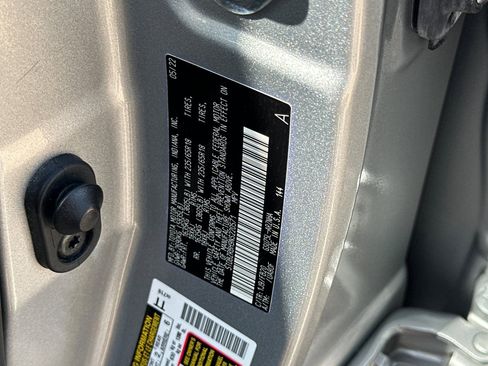 Used 2022 Toyota Highlander LE AWD/4WD image 35