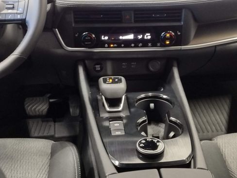 Used 2026 Nissan Rogue SV w/ Cold Weather Package AWD/4WD image 36