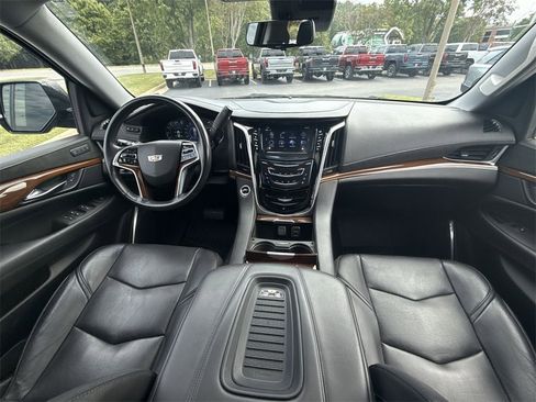 Certified 2020 Cadillac Escalade Luxury w/ Escalade Sport Edition image 20