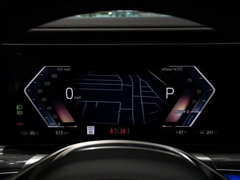 Used 2025 BMW i7 eDrive50 w/ Premium Package image 33