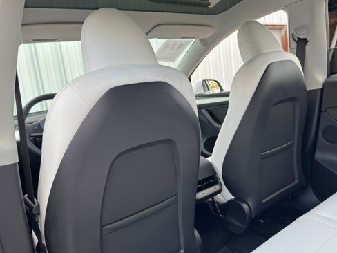 Used 2023 Tesla Model Y Performance image 34