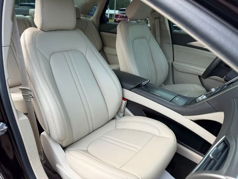 Used 2020 Lincoln MKZ FWD image 13